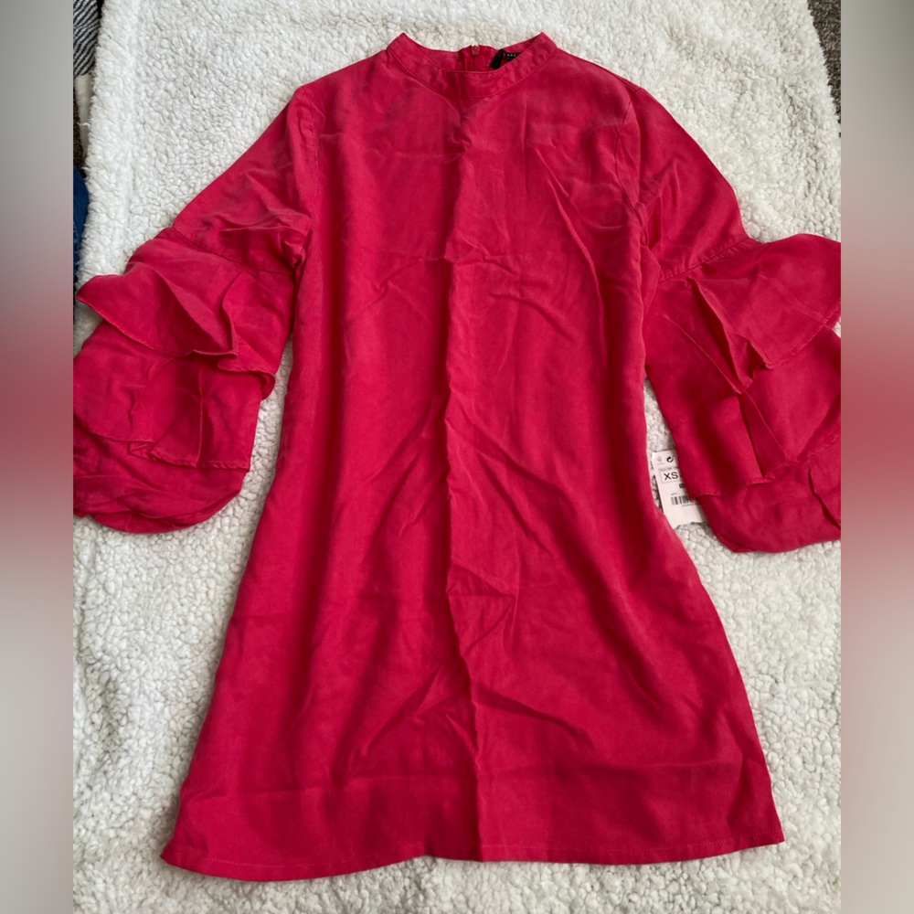 ZARA mini dress with bell sleeves, Color: Fuchsia or dark pink. Size XS
